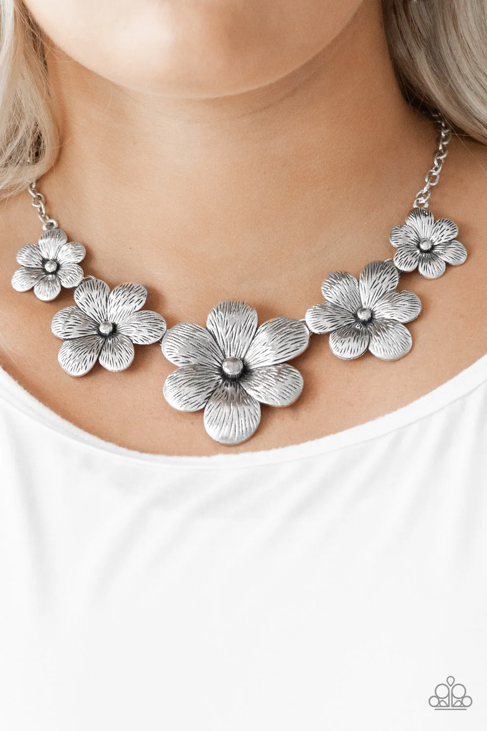 Paparazzi Accessories  - Secret-Garden-Silver Necklace